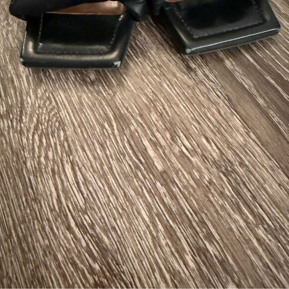 Alohas Twist Strap Mule Heels - Picture 7 of 7